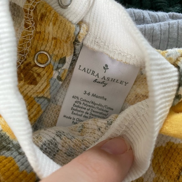 Baby girl’s outfit, size 3-6 - Picture 3 of 3